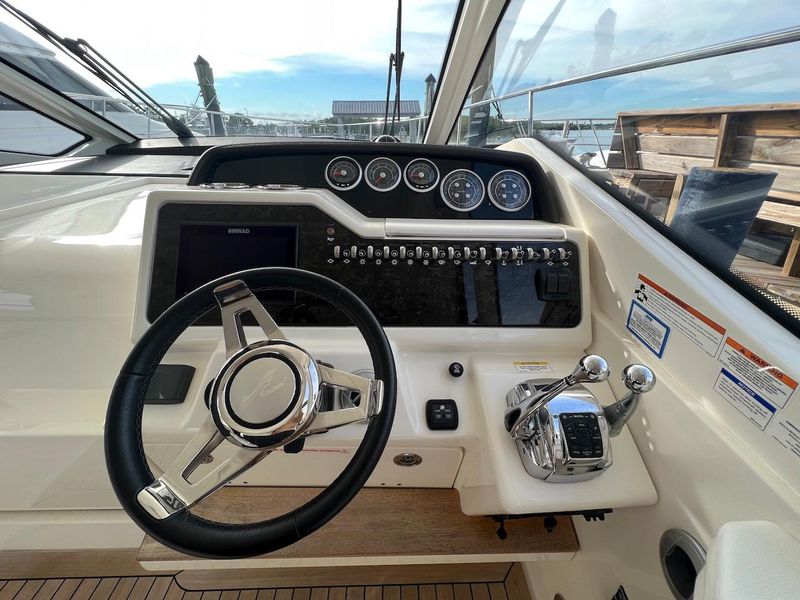 2019 Sea Ray Sundancer 350 Coupe