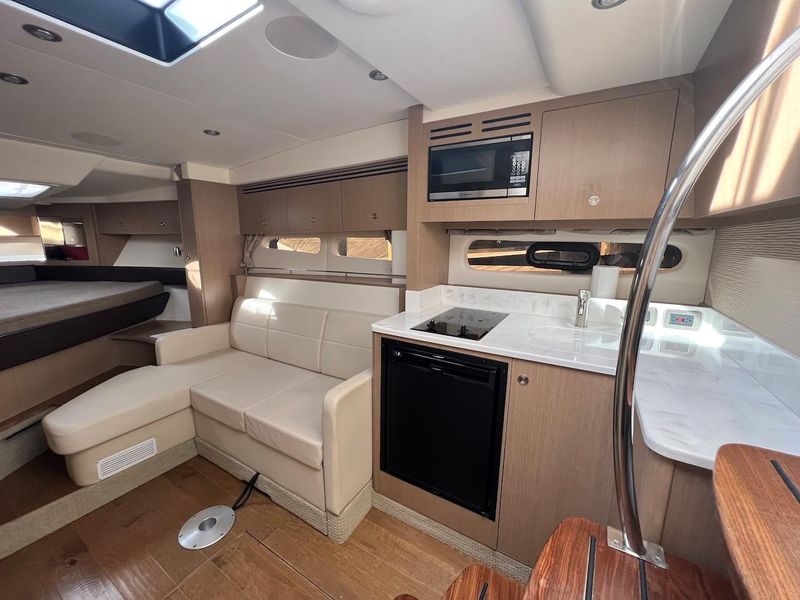 2019 Sea Ray Sundancer 350 Coupe