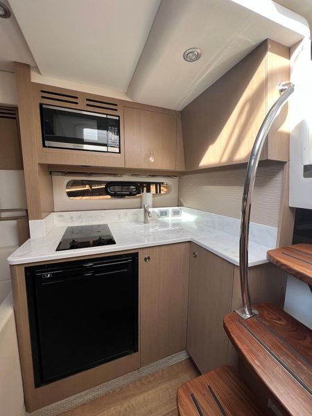 2019 Sea Ray Sundancer 350 Coupe