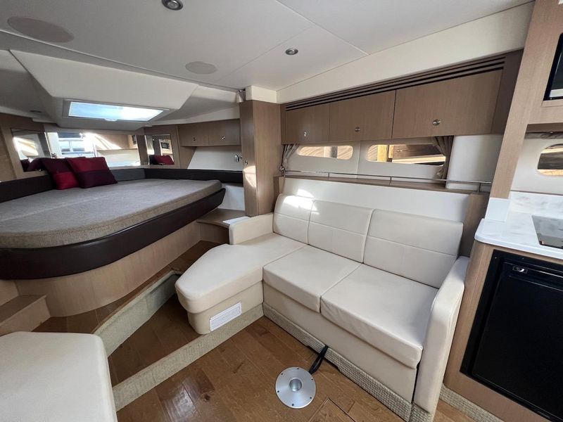 2019 Sea Ray Sundancer 350 Coupe