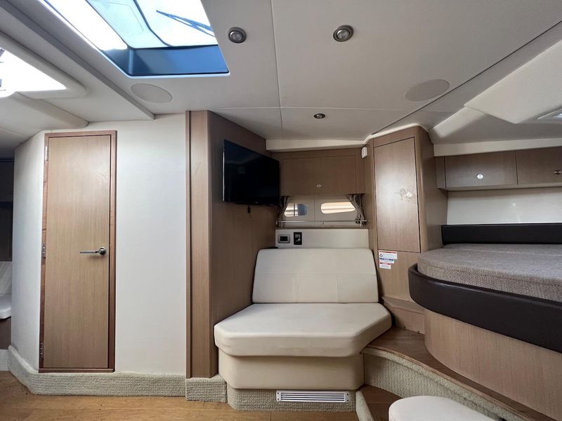 2019 Sea Ray Sundancer 350 Coupe