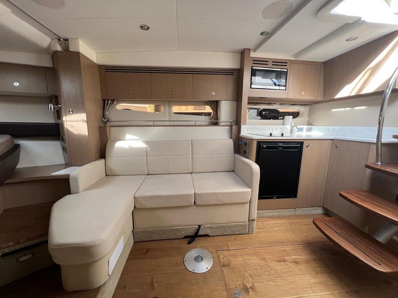 2019 Sea Ray Sundancer 350 Coupe