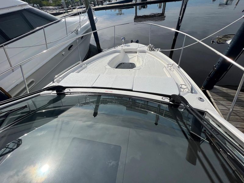 2019 Sea Ray Sundancer 350 Coupe