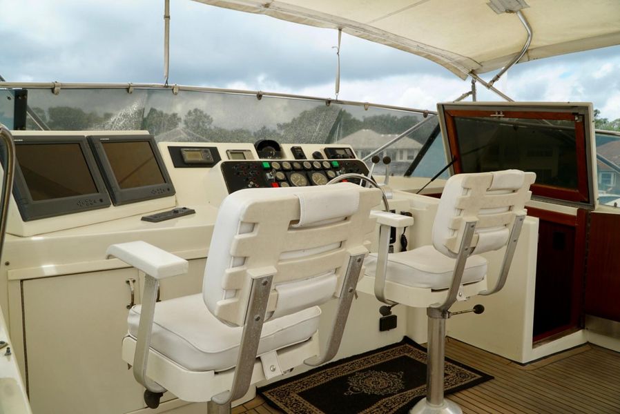 1990 Hatteras 70 Cockpit Motor Yacht