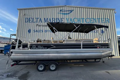 Sun Tracker Fishin' Barge 24 DLX