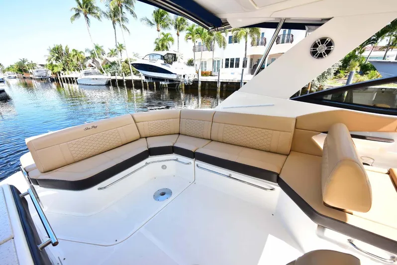Rent Roll Yacht Photos Pics 