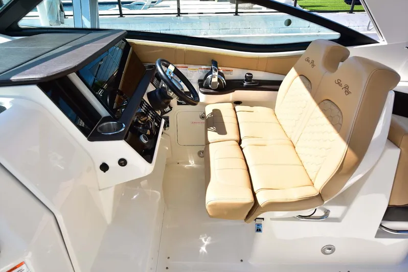 Rent Roll Yacht Photos Pics 