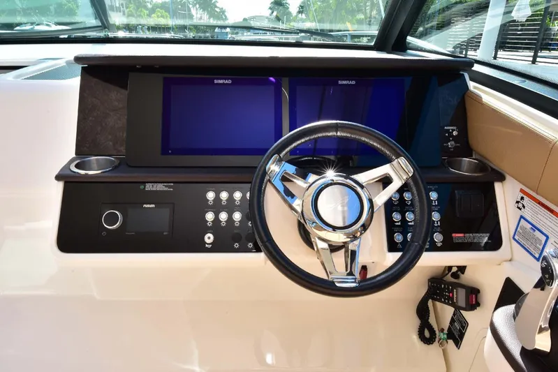 Rent Roll Yacht Photos Pics 