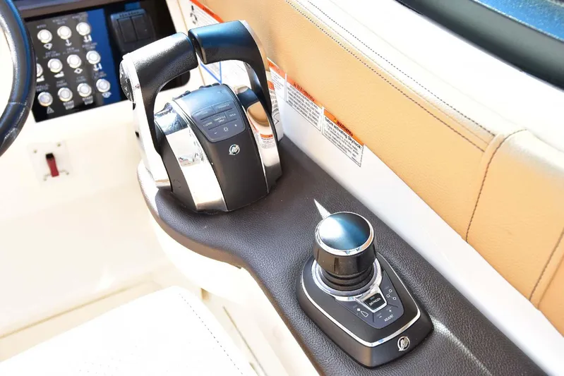 Rent Roll Yacht Photos Pics 