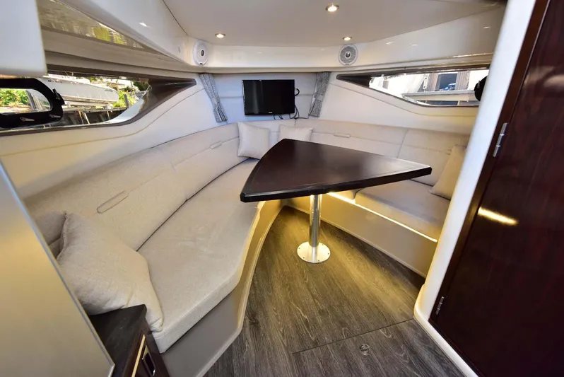 Rent Roll Yacht Photos Pics 