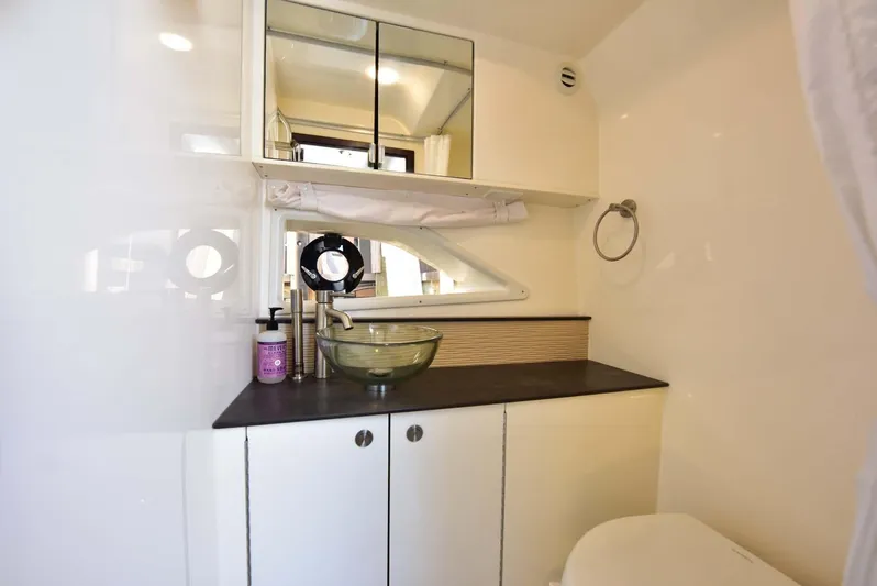 Rent Roll Yacht Photos Pics 