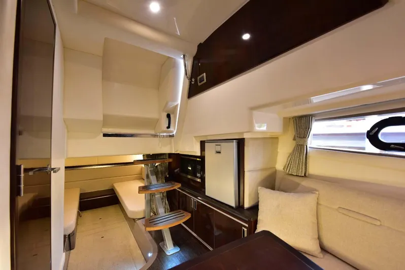 Rent Roll Yacht Photos Pics 