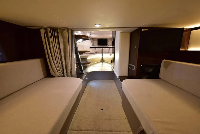 Rent Roll Yacht Photos Pics 