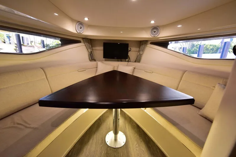 Rent Roll Yacht Photos Pics 