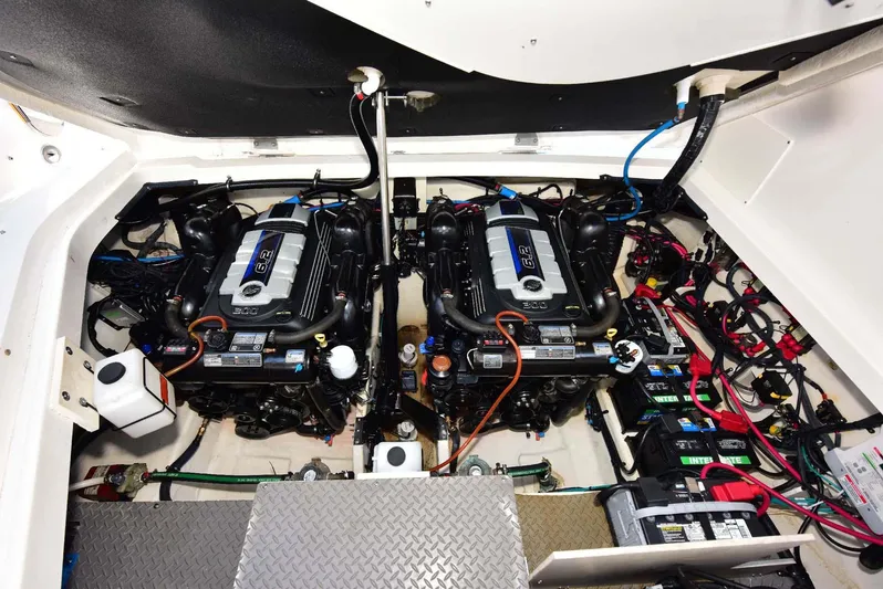 Rent Roll Yacht Photos Pics 