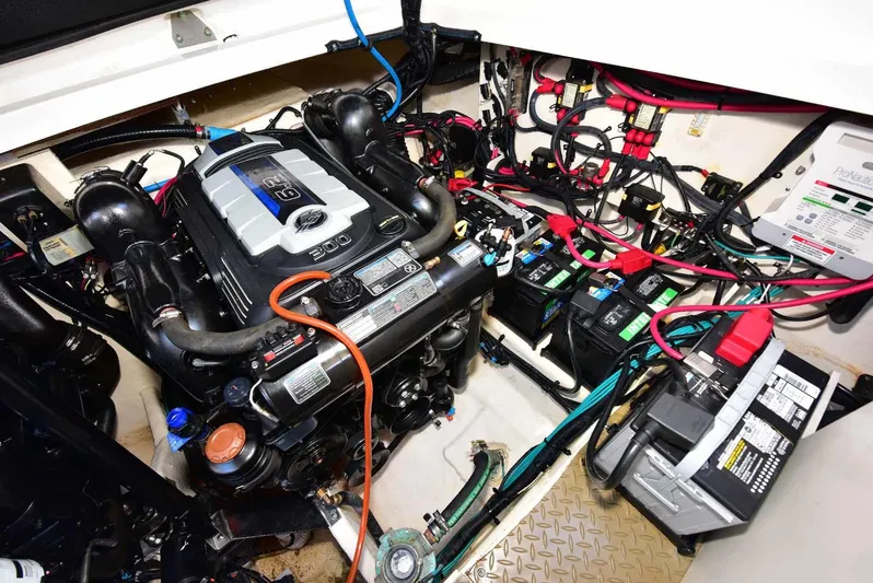 Rent Roll Yacht Photos Pics 