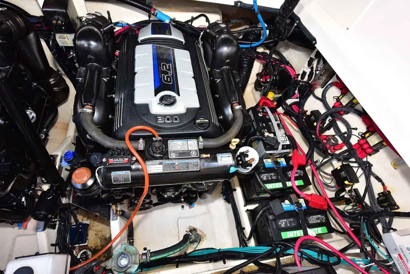 Rent Roll Yacht Photos Pics 