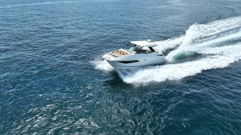 Rent Roll Yacht Photos Pics 