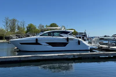 Cruisers Yachts 46 Cantius