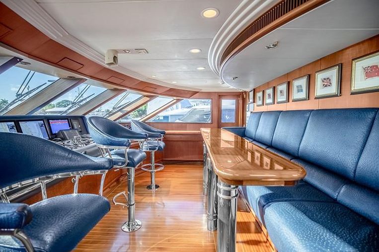1992-140-feadship-140-tri-deck