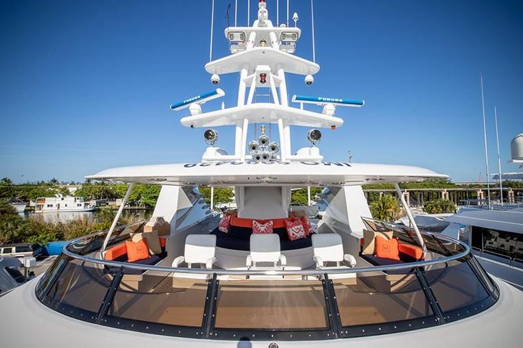 1992-140-feadship-140-tri-deck