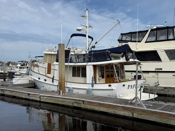 Papillon Yacht Photos Pics 