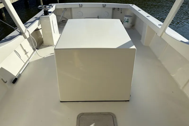  Yacht Photos Pics 2021 Composite Yacht CY32 Chesapeake deck with central console and seating area.