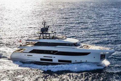 Custom Line Navetta 33
