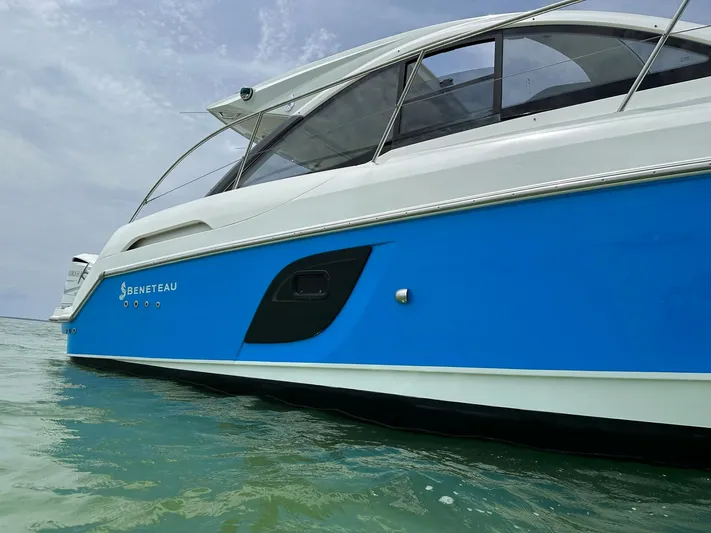 Aquabella Yacht Photos Pics 