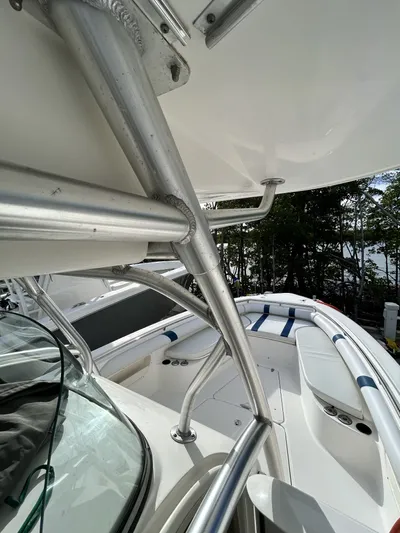 Crank It Up Yacht Photos Pics Boston Whaler 320 Outrage 2006, close-up of boat deck and railing.