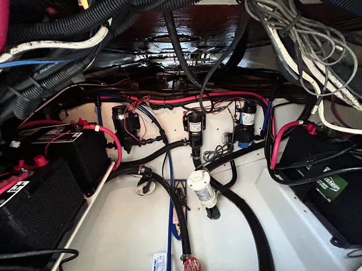 Crank It Up Yacht Photos Pics Electrical system of 2006 Boston Whaler 320 Outrage.