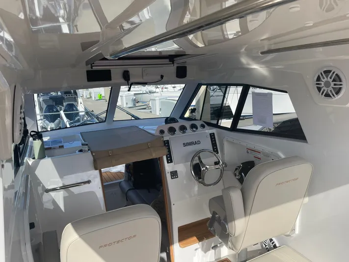 Maneki Neko Yacht Photos Pics FACTORY STOCK PHOTO - ALIKE MODEL