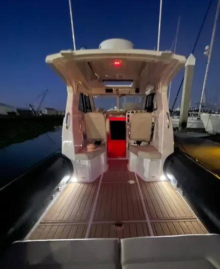 Maneki Neko Yacht Photos Pics FACTORY STOCK PHOTO - ALIKE MODEL