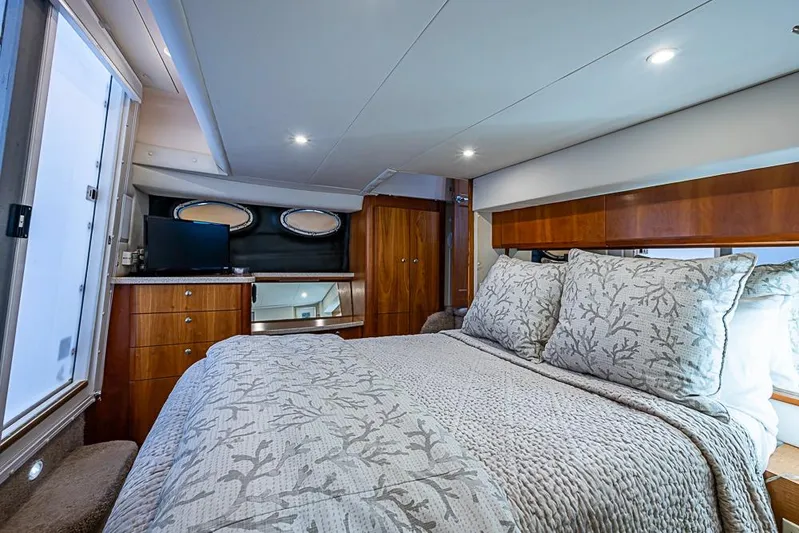 Faintasea Yacht Photos Pics Luxurious bedroom interior of 2000 Silverton 442 Cockpit Motor Yacht with elegant bedding.