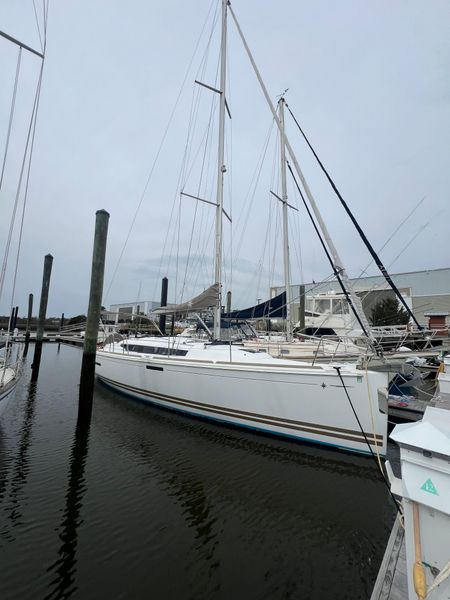 2014 Jeanneau Sun Odyssey 379