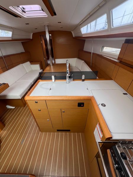 2014 Jeanneau Sun Odyssey 379