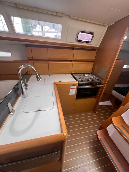 2014 Jeanneau Sun Odyssey 379