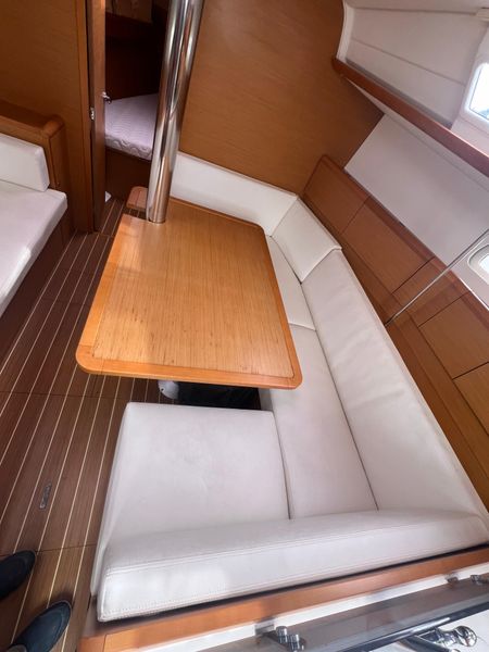 2014 Jeanneau Sun Odyssey 379