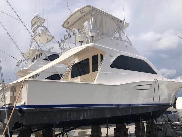 2004 Cabo 2004 Convertible / Flybridge