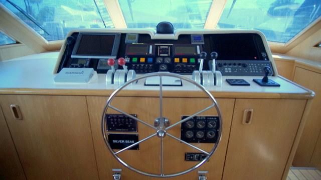 1997-70-hatteras-flybridge-motor-yacht