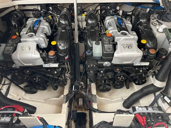 Andiamo Yacht Photos Pics Twin V8 engines in a 2016 Sea Ray 350 Sundancer boat.