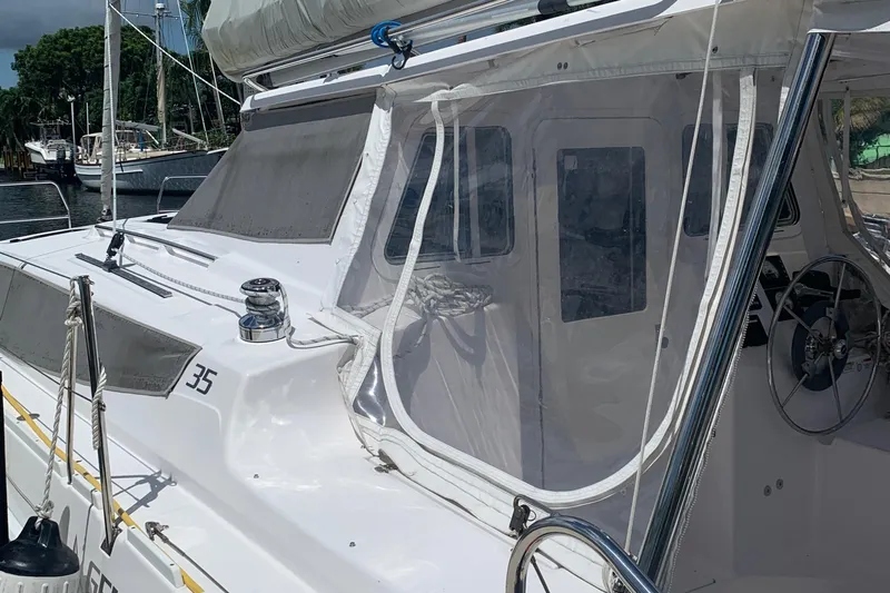 Vida Mar Yacht Photos Pics 