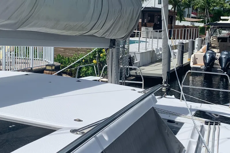 Vida Mar Yacht Photos Pics 