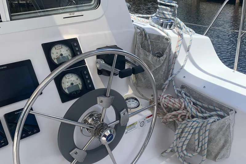 Vida Mar Yacht Photos Pics 