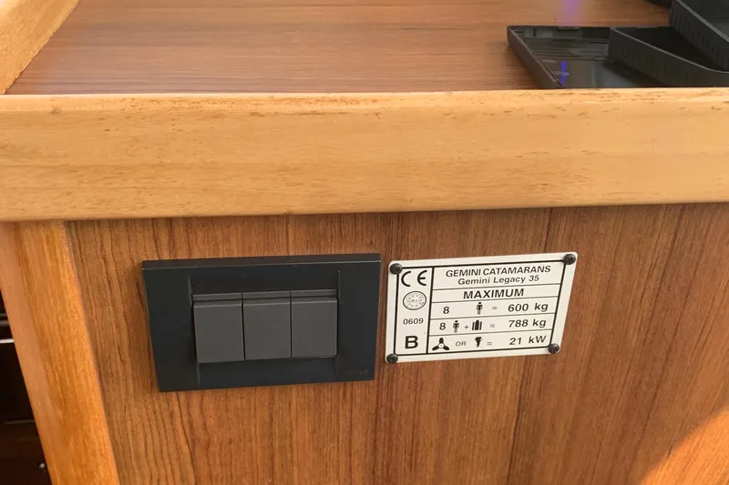 Vida Mar Yacht Photos Pics 