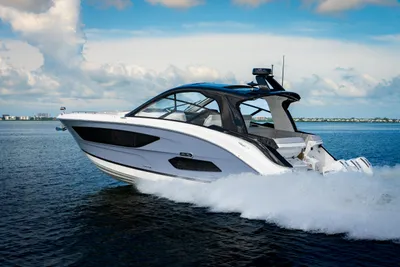 Sea Ray Sundancer 370 Outboard