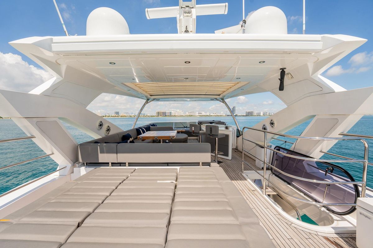 2018 Sunseeker 76 