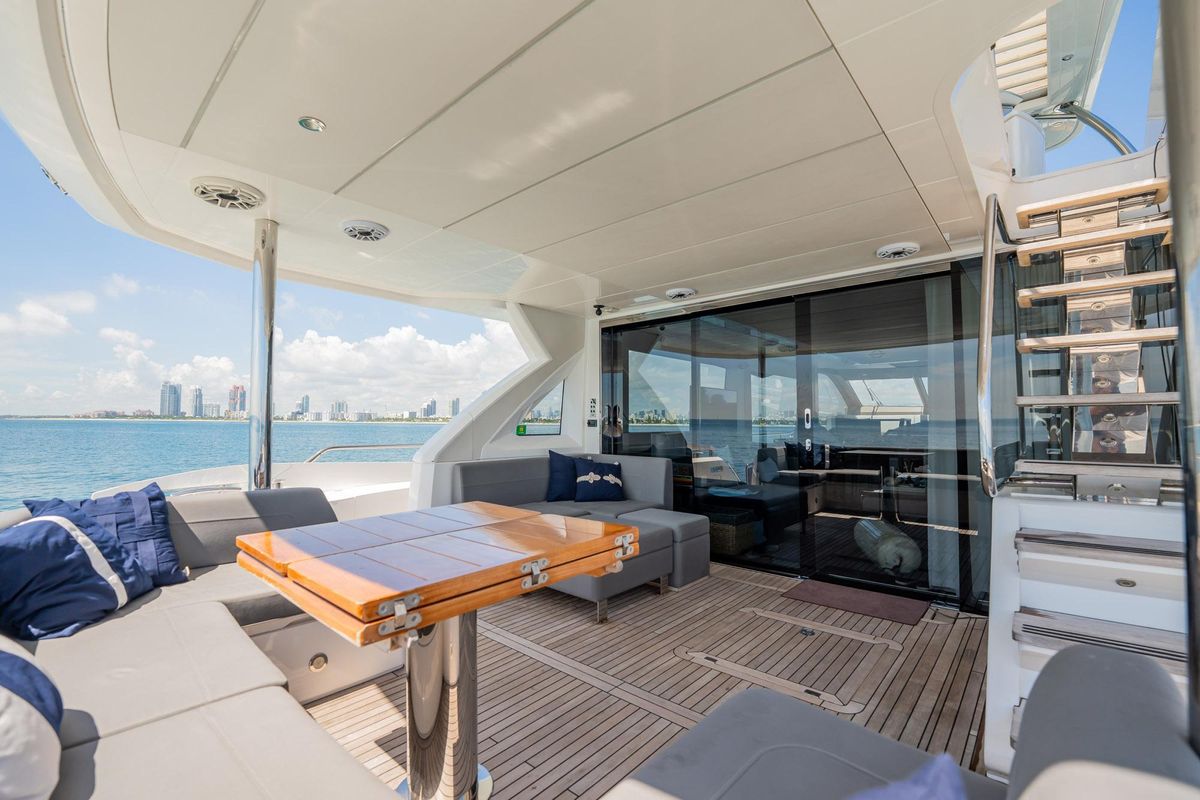 2018 Sunseeker 76 
