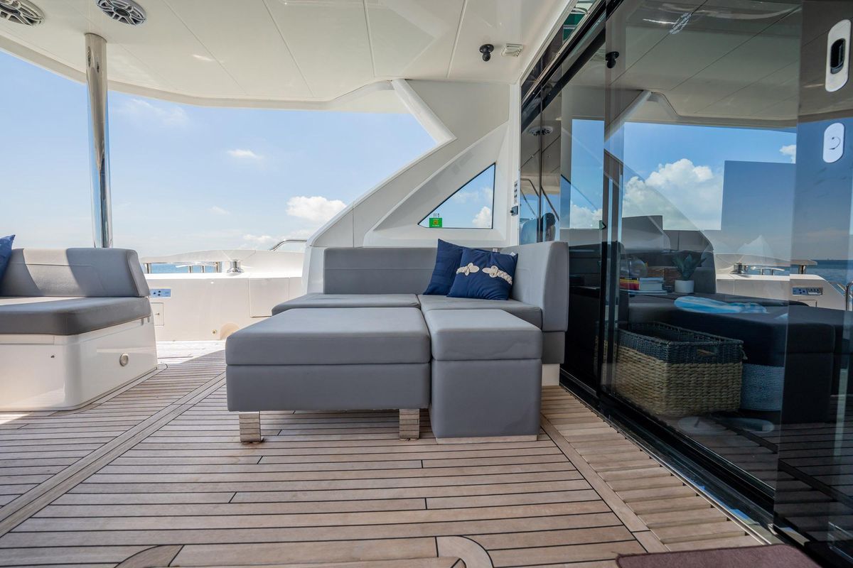 2018 Sunseeker 76 