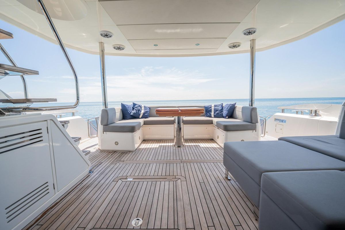 2018 Sunseeker 76 